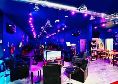 Gaming Lounge with bar